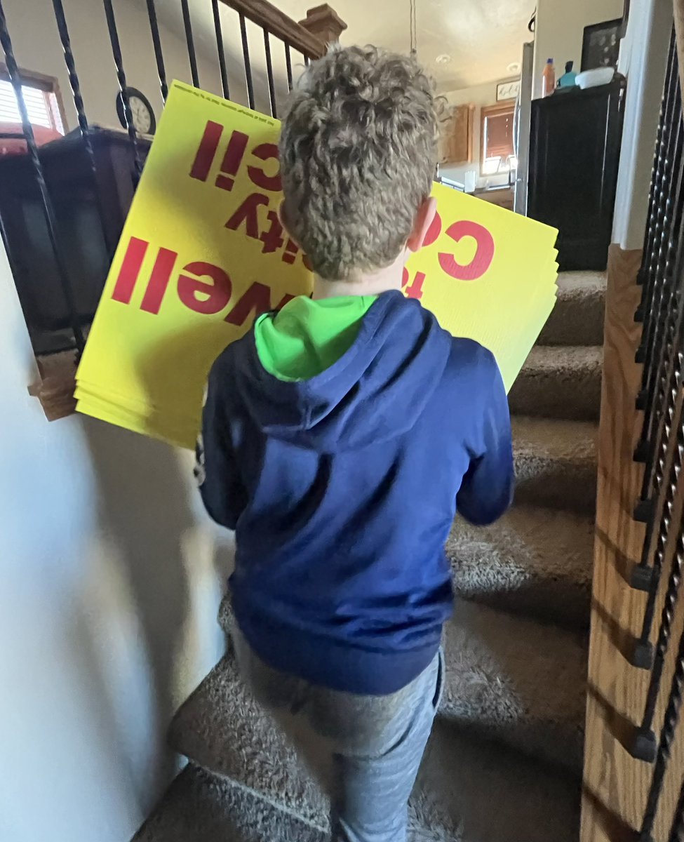 themaxwellhouse's tweet photo. Campaign staff working hard at it for our re-election campaign to Harrisburg City Council Ward I @kicker_adam #HarrisburgSD https://t.co/QrbH7XW0OL
