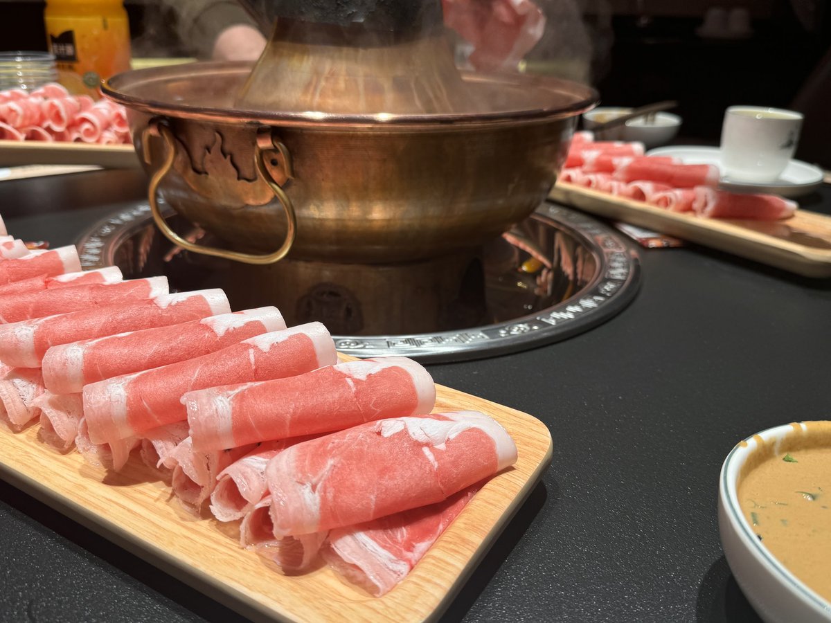 qing65653's tweet photo. 冷风飕飕，一顿涮羊肉解决温饱 https://t.co/uz3GVvPFMu