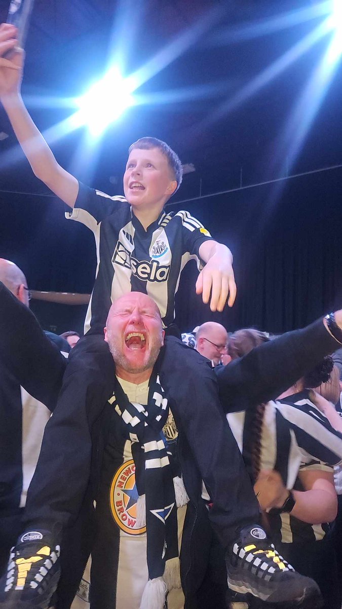 Macdonald78's tweet photo. Picture speaks a thousand words #nufc #carabocupfinal https://t.co/G5nMftYSxO