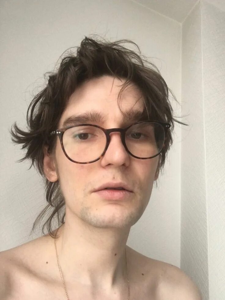 почему мы не обсуждаем что пиздатость карих глаз не выкупают только те на кого никогда не смотрели вот таким влюбленным бемби взглядом