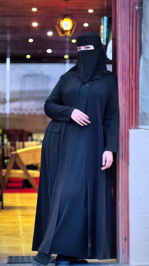 @امي تقول لي الف رجال  يتمناك فيه احد من الالف هنا ولا انااام ؟🙈