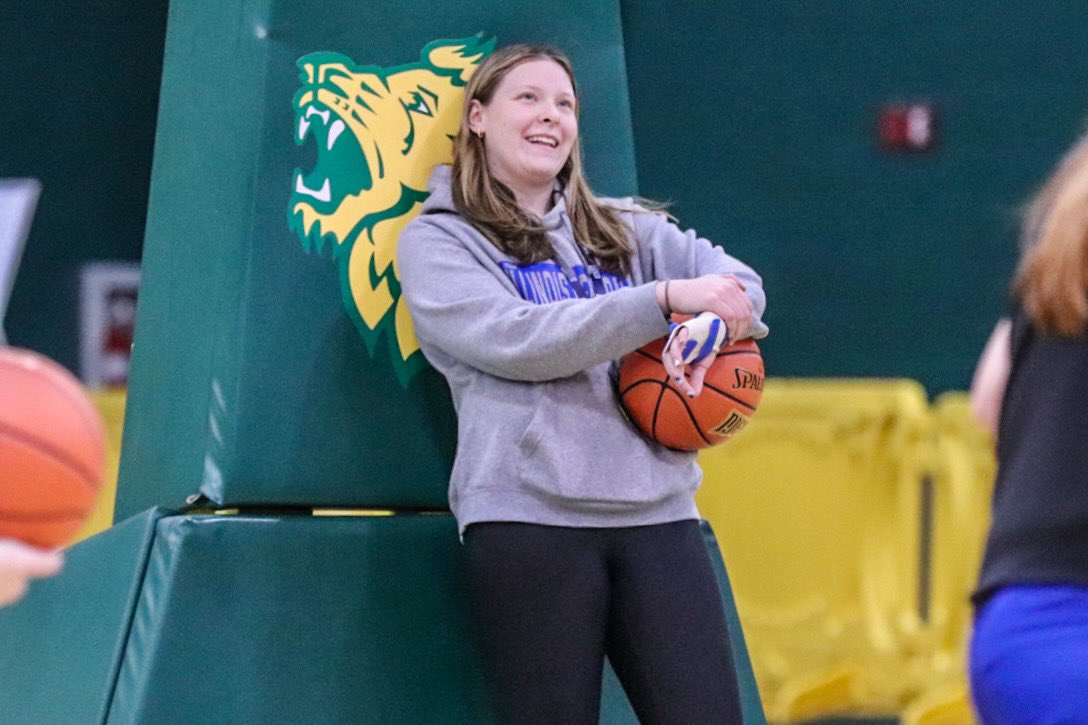 Photo roundup from our shootaround on the game court this afternoon!

#WINTHEDAY #ROLLCOUGS