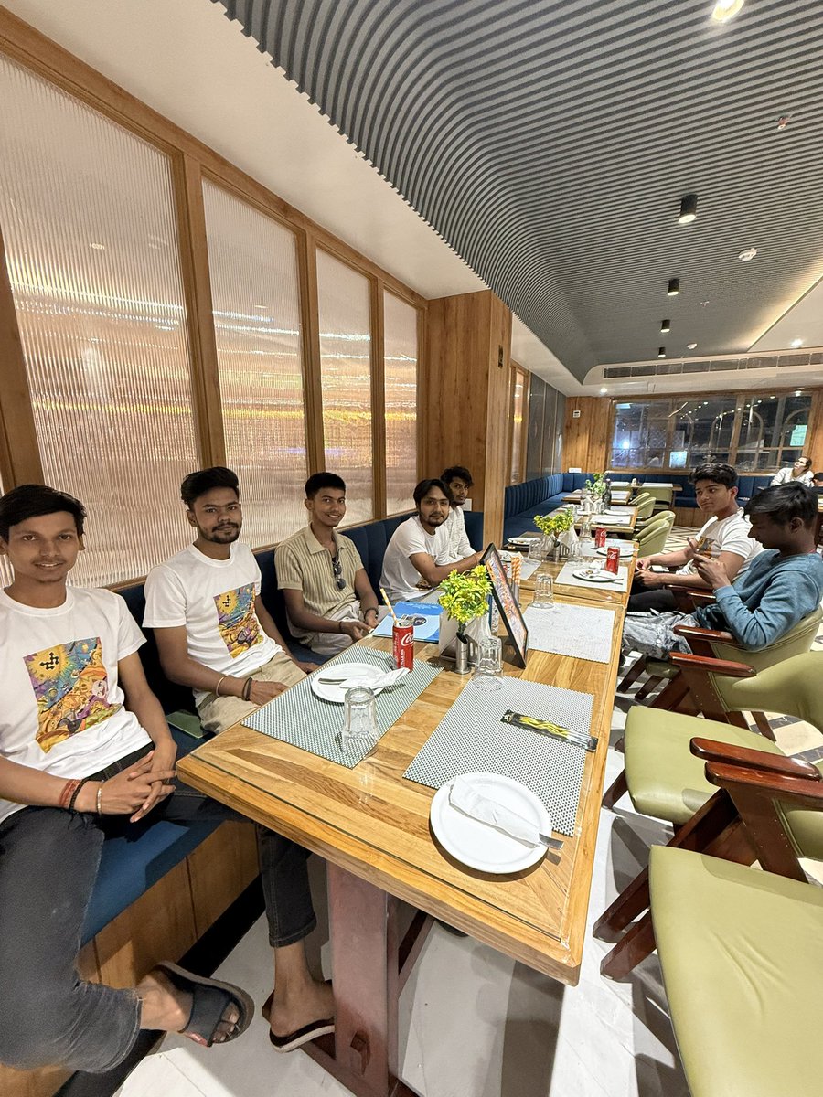 cryptolver0's tweet image. Gmove #MovementDay 

Thank You For the Treat @movementlabsxyz @movementlab_In It was Wonderfull experience with you all 
Happy Movement Day !
#GlobalMove