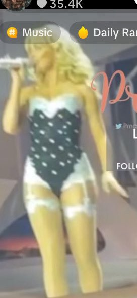🚨| Sabrina Carpenter's opening bodysuit for Night 1 of #ParisShortnSweet