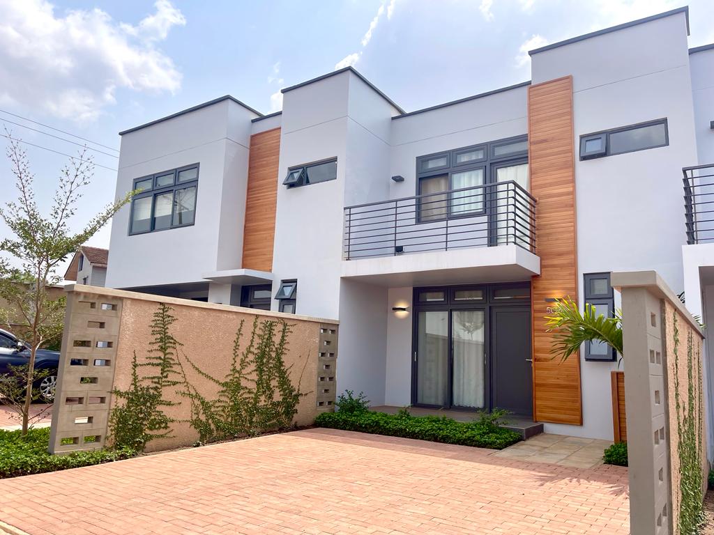 JustRentGh's tweet photo. 🏡 3-Bedroom Home in Oyarifa Park 🌿
✨ Unfurnished: $1,100/month | Furnished: $1,800/month
🏡 Modern design | 🌳 Serene surroundings | 🔑 Move-in ready!
📞 Call Now: +233 205 695 215 / +233 550 920 508 📲
#Oyarifa #JustRentGH #GhanaRentals #DreamHome https://t.co/b72kEbvXTU
