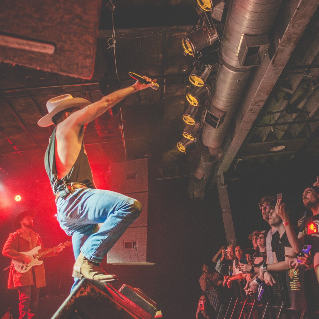 Bottom Lounge tweet media