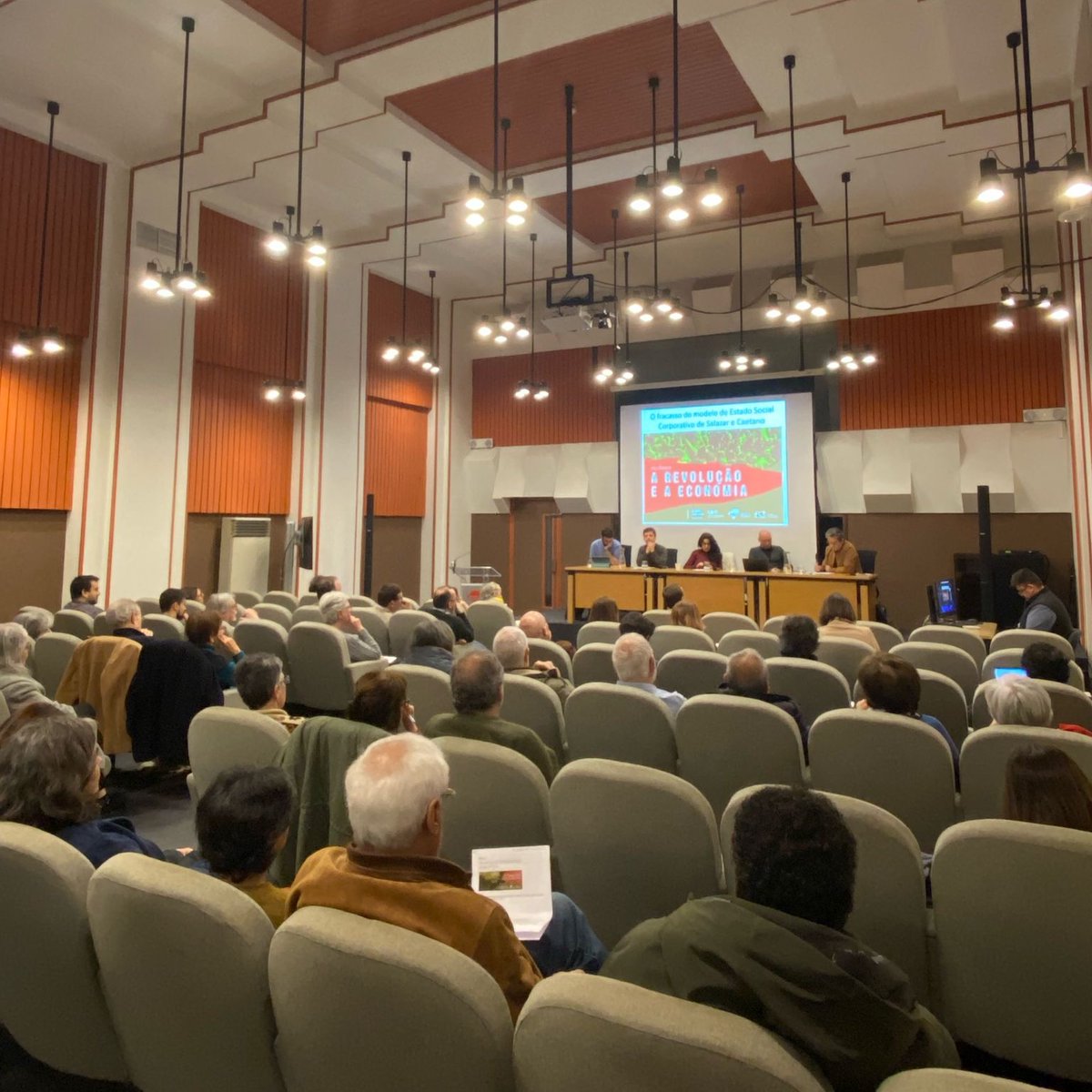 📷 Alguns momentos do nosso colóquio "A Revolução e a Economia" realizado ontem no ISEG em Lisboa.