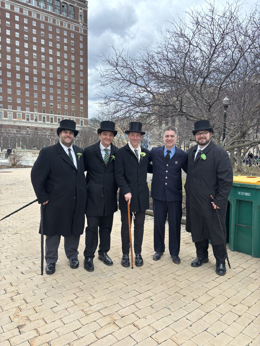 BohenErik's tweet photo. Downtown parade with the Blackthorn Club.  Nice to see so many people out despite the rain.  Happy St. Patrick’s Day weekend! https://t.co/LA8N6HMj3e