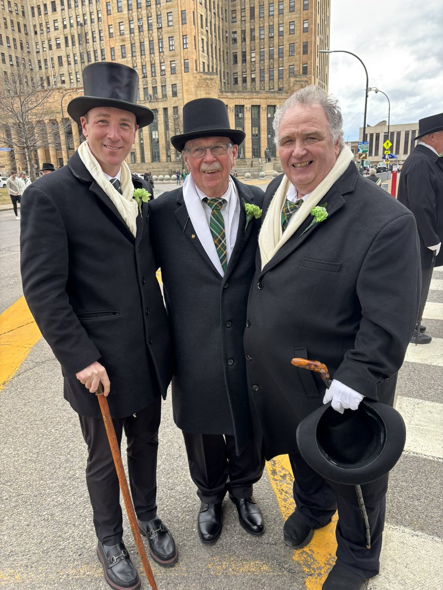 BohenErik's tweet photo. Downtown parade with the Blackthorn Club.  Nice to see so many people out despite the rain.  Happy St. Patrick’s Day weekend! https://t.co/LA8N6HMj3e