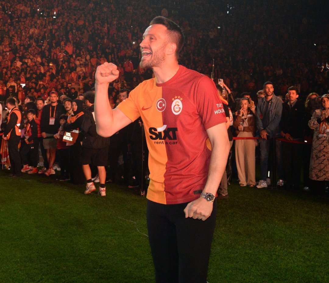 Okan kocuk acun'un kurduğu Yapıyı tek başına paramparça etti, tiyatro bitti

#KadıköydeKaraGece