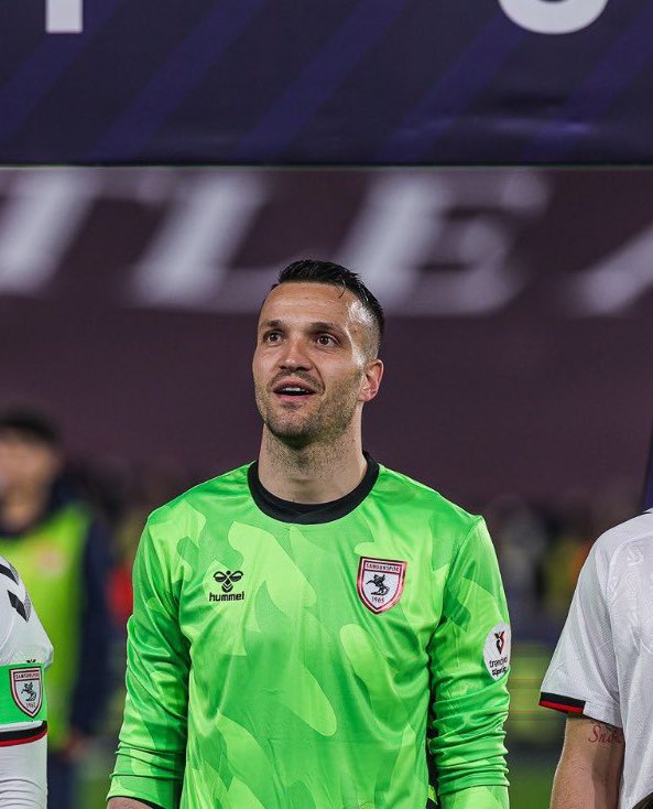 “Demedik mi şaşkın :)”

#FBvSAM #Samsunspor