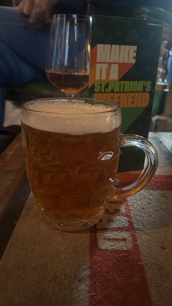 AlistairWotton's tweet image. Queens Head in Downe, superb choice of ale, had the St Austell Ale to start and then the Bexley after.  Both well kept and tasted great.  Not too pricey with a glass of Rosè thrown in.  One of Charles Darwin’s locals inn’s #realale #walkingkent #downe