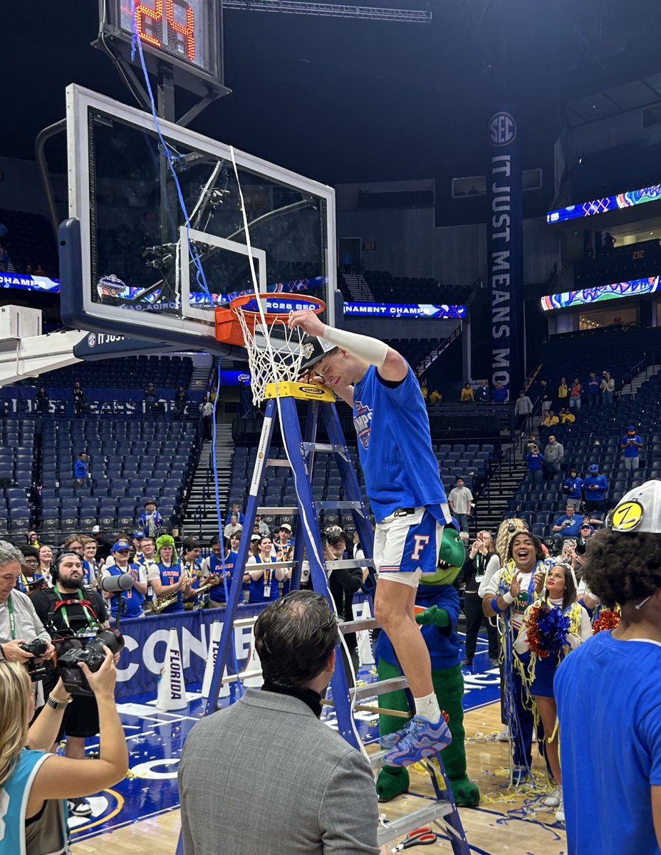 denverparler's tweet photo. What a moment for Micah. This is why we love sports. https://t.co/A6XBsAGCYs