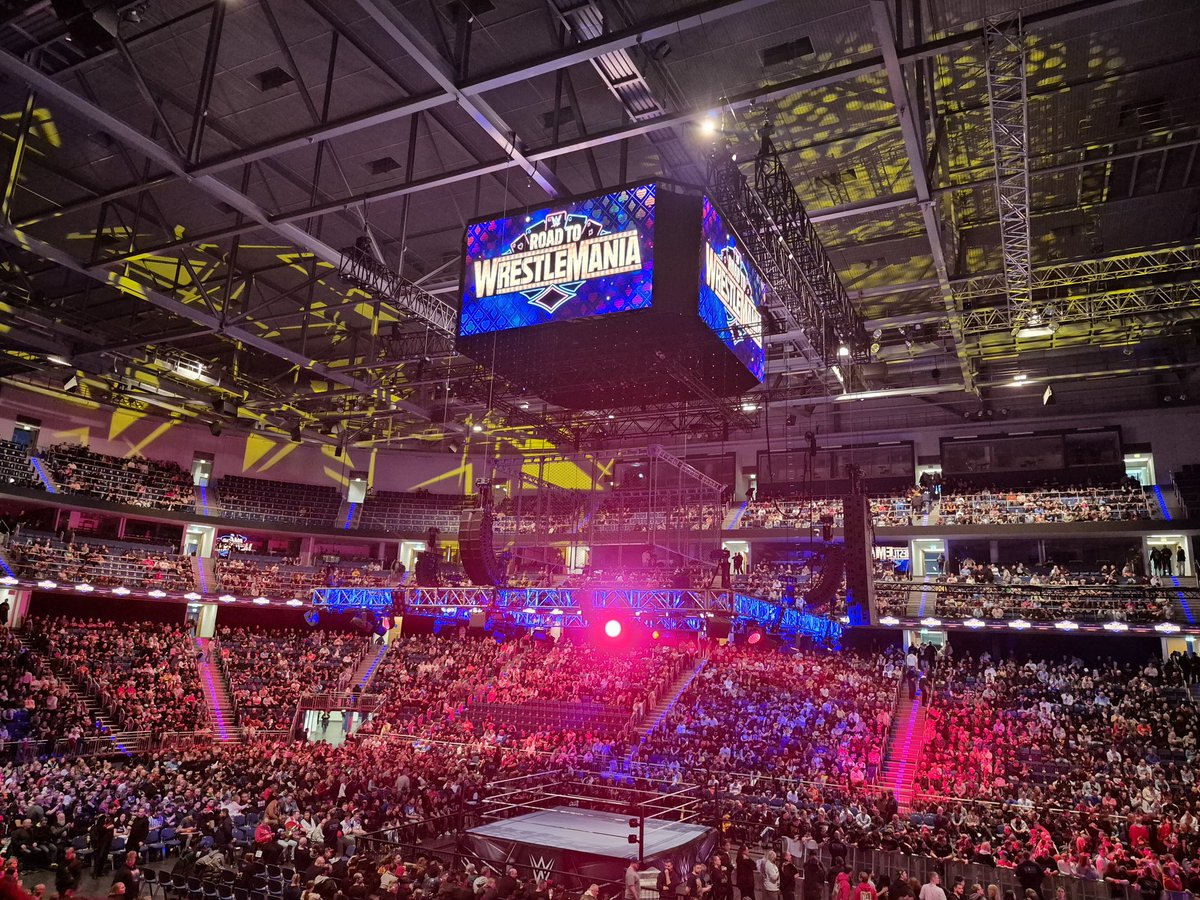 ArgonianK's tweet photo. #WWEHannover can't wait for more. Great show! @wwe_kaiser loved to see you back home!!! https://t.co/BCIVNhK8Mu