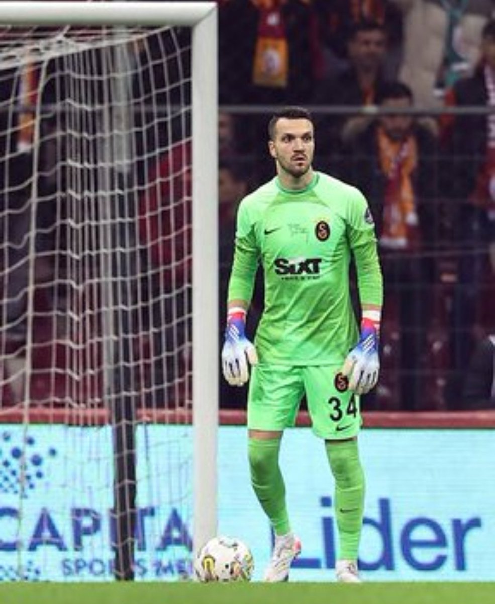 Türlü oyunlar oynarsın fenerli hakem getirirsin lime lime doğrarsın. Ama bir aslan  parçası sahneye çıkar tüm oyunlarınızı bozar. 
Helal Olsun Sana Okan Kocuk
#KadıköydeKaraGece  ALLAH BELANIZI VERSİN
#CihanAydınFenerbahçelidir Fenerbahçe - Samsunspor #FBvSMS #AliKocİstifa