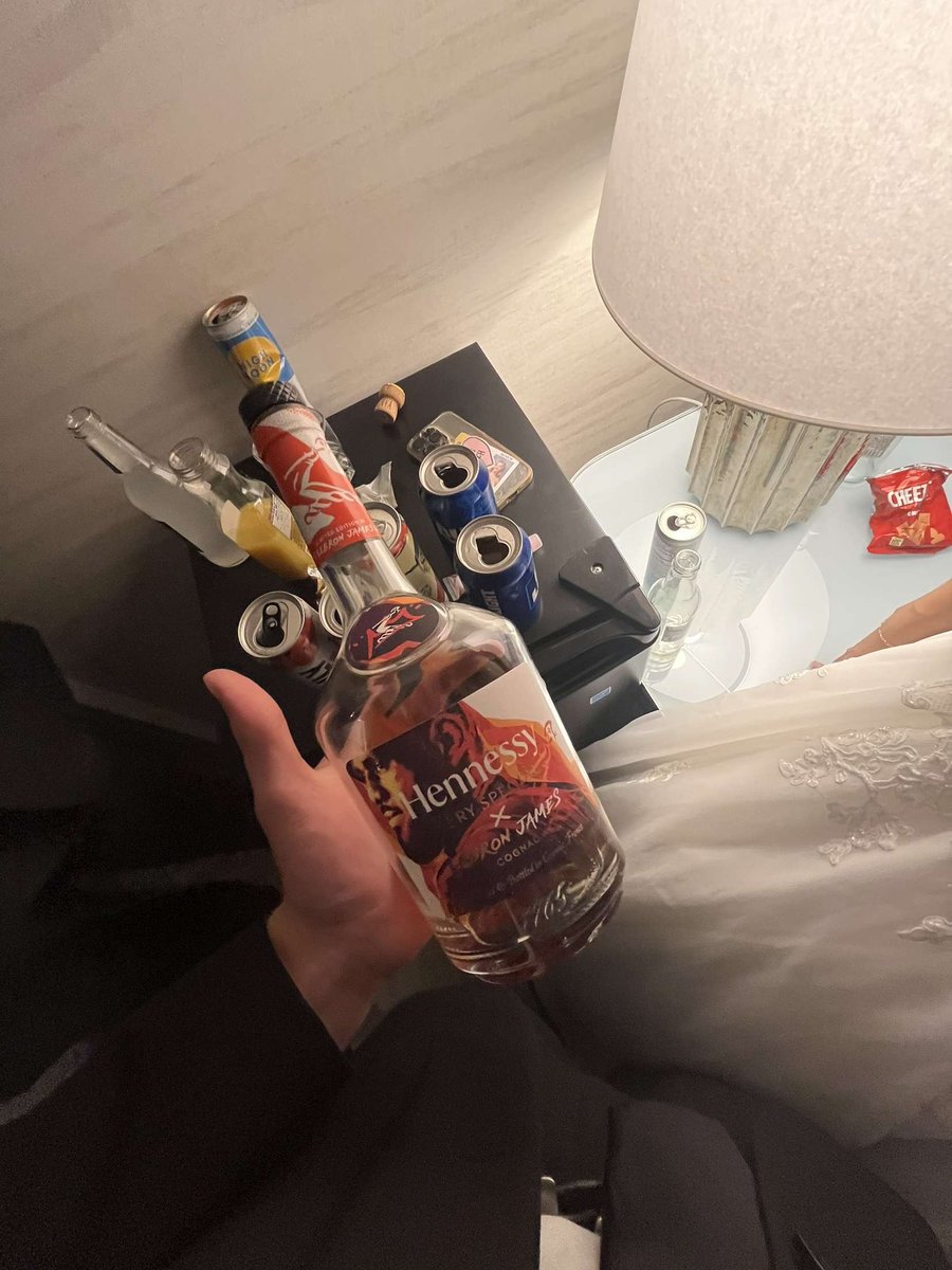 DylanDoesBag's tweet photo. Ain’t that our ball #thatdonttastelikebrontho https://t.co/0iWNdFgQV6