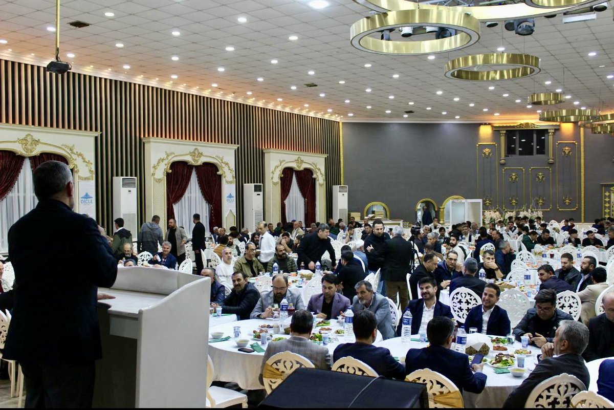 Aziz Mahmut Hüdayi Vakfı’nın Gönül Sofrasında Buluşutuk🌙

Ramazan, paylaşmanın, birlik olmanın ve gönüllerin bir araya geldiği en güzel zaman… Bu mübarek ayda bizleri özel iftar sofralarına davet eden Aziz Mahmut Hüdayi Vakfı’na ve bu güzel vesileye öncülük eden Veysel Sert