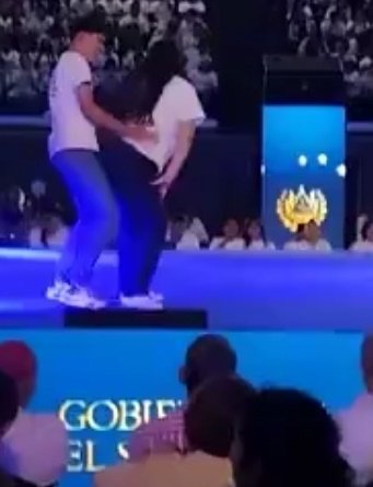 Vamos bien va⁉️, el
<a href="/Gobierno_SV/">Gobierno de El Salvador 🇸🇻</a> <a href="/nayibbukele/">Nayib Bukele</a> promoviendo el perreo para subir la calentura de los adolescentes, luego vienen los embarazos no deseados.
Luego vendrá <a href="/UNFPAElSalvador/">UNFPA en El Salvador</a>, y les pedirá a los diputados <a href="/AsambleaSV/">Asamblea Legislativa 🇸🇻</a> que aprueben anticonceptivos en los centros educativos.