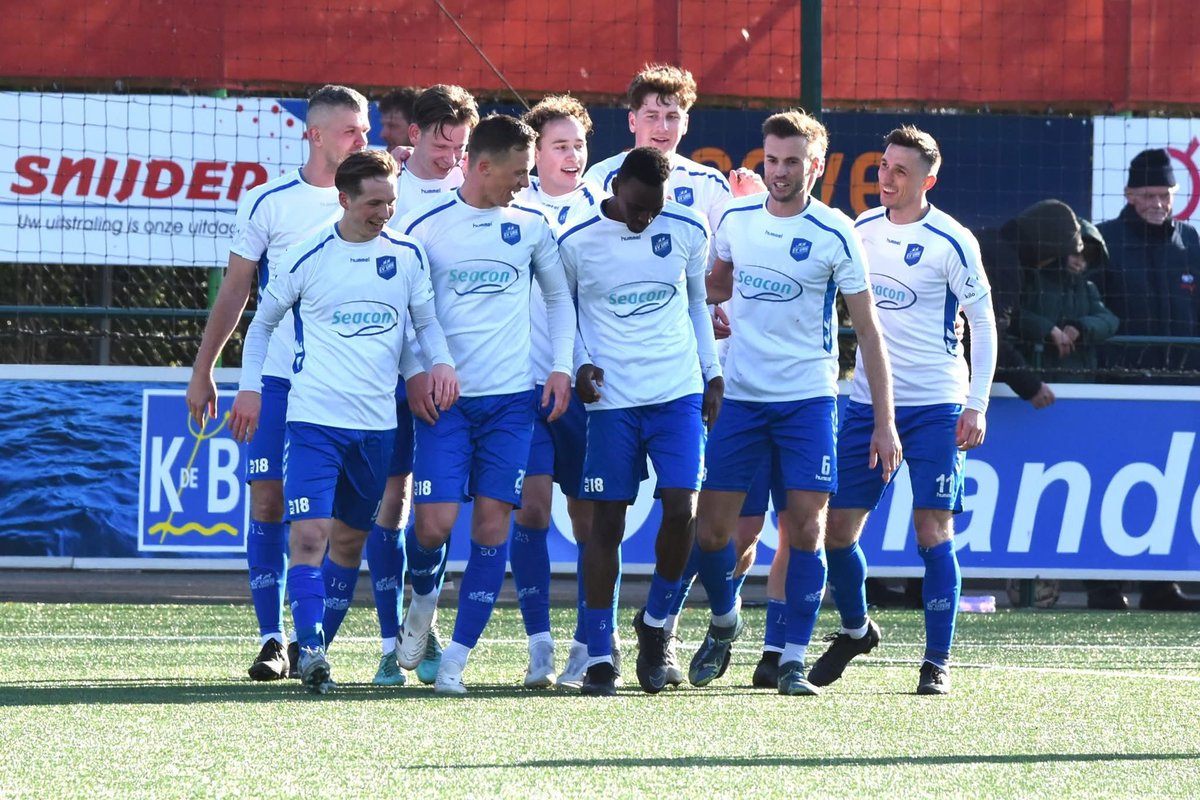 Eén seizoen. Flitsend begin. Verwachtingen. Diep dal. Trainer stapt op. Kritiek. Nieuwe hoofdtrainer. Bij elkaar blijven. Hard werken. Week in. Week uit. Weer nieuwe hoofdtrainer. Nog harder werken. Opstaan. Vallen. Opstaan als TEAM 📈 #norvuren 

Foto van gisteren zegt veel 💙🤍