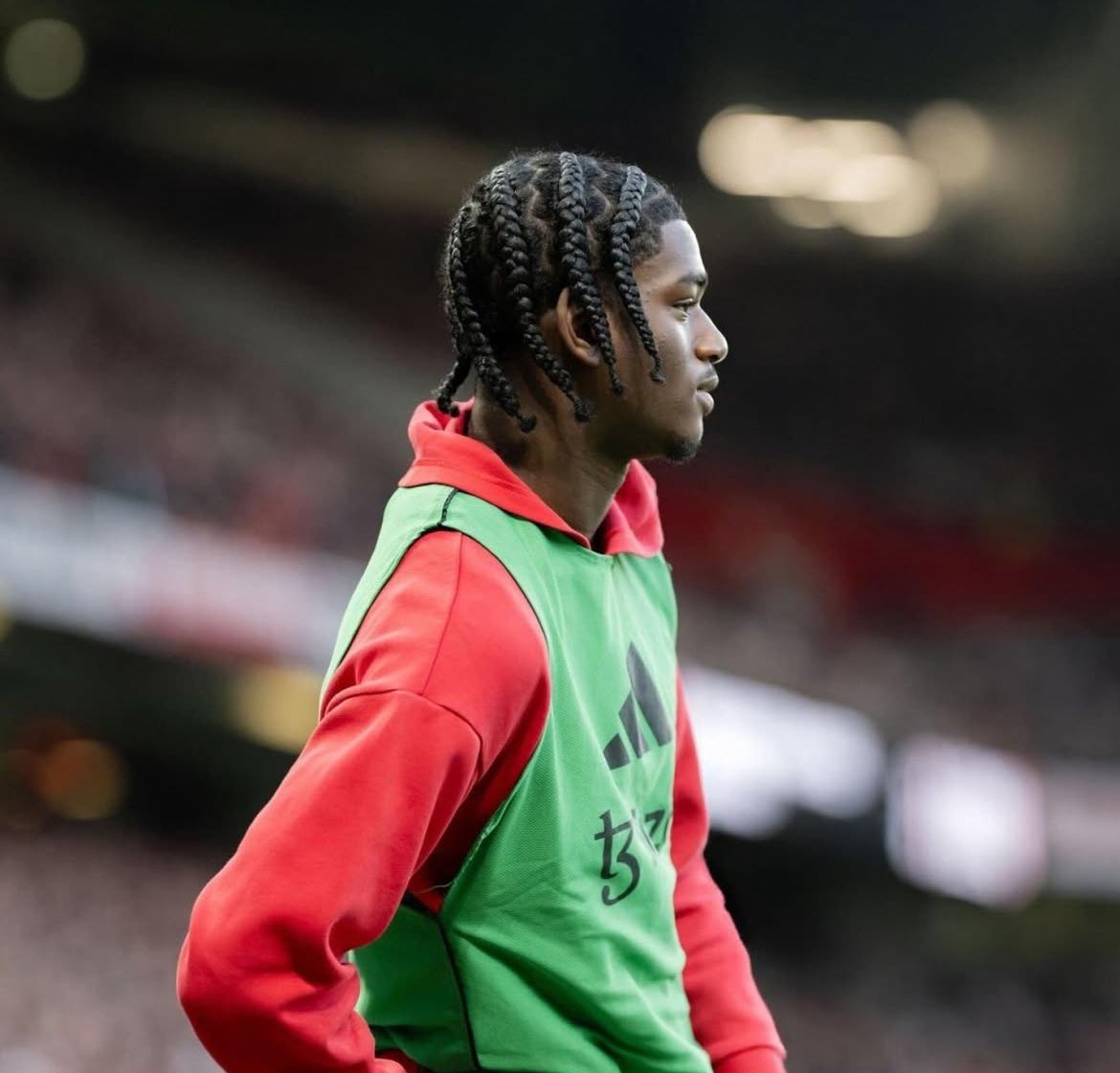 Ayden Heaven’s first half vs. Leicester City by numbers:

89% pass accuracy 
83% ground duels won
3 clearances 
2 blocks 
2 attempted take-ons
2 successful take-ons
1 tackle attempted 
1 tackle won 
0 x dribbled past 
0 goals conceded 

An absolute bargain. 💰