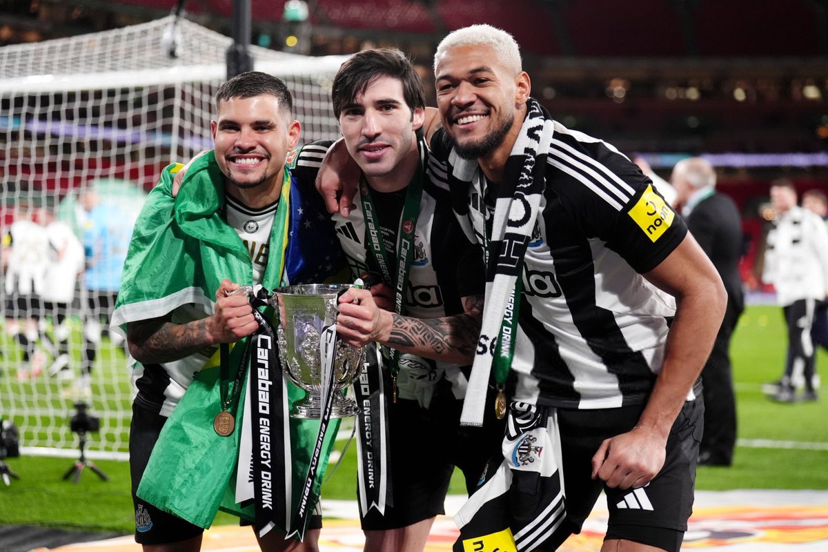 adamnufc_'s tweet photo. The best midfield three in the Premier League. 🔥 https://t.co/X4Agy7C57e