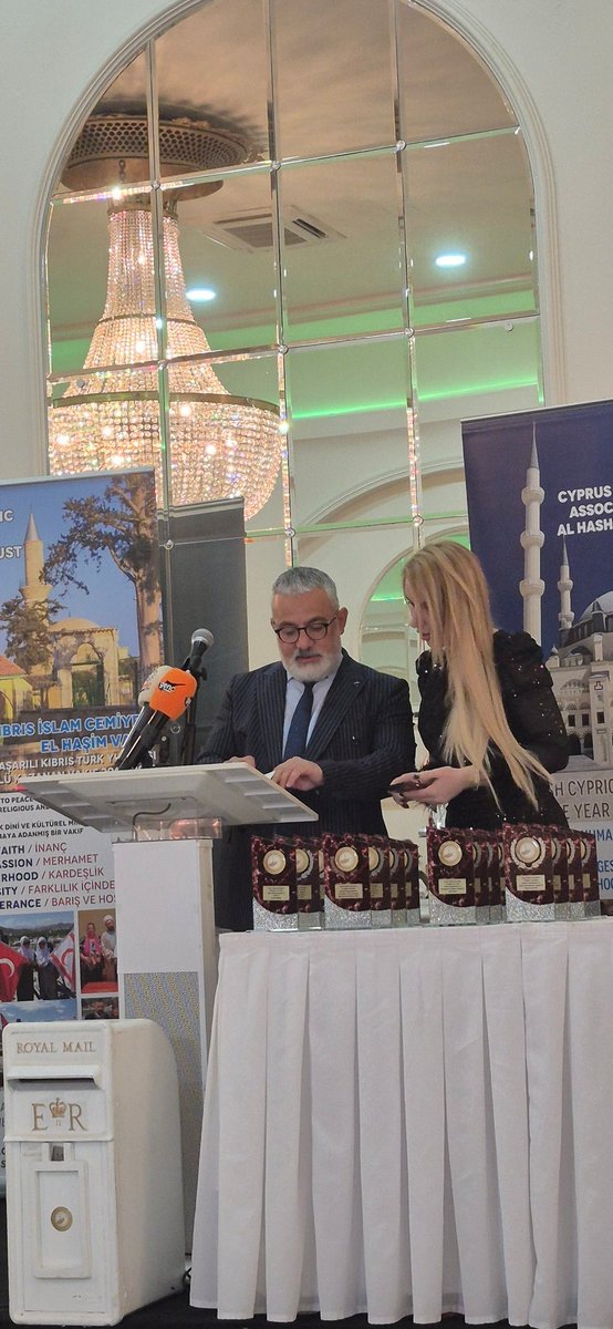A pleasure to be hosted at the #Cyprus #Islamic #Association annual iftar in #Haringey.

Special thanks to our faith leader Huseyin Hoca.

#iftar #ramadan #islam #london #police #turkish #turkishcypriot