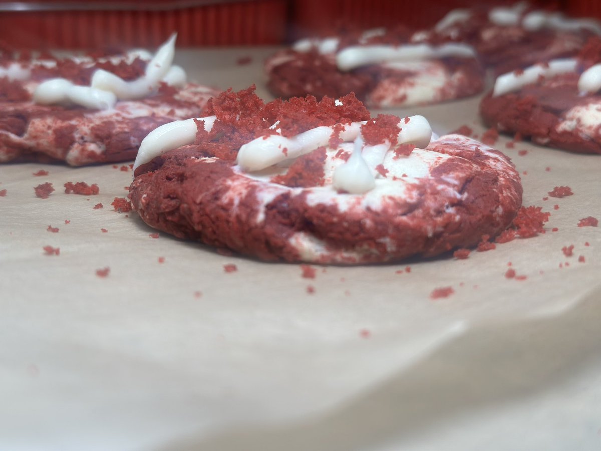 SugarWhisk's tweet photo. “Warning: Extreme Deliciousness Ahead! 🚨🍪 Our newest cookie drop is here, and it’s straight-up magical! ✨ Try:
🎂 Vanilla Red Velvet  – A flavor mashup made in heaven! https://t.co/onvnR17MO4