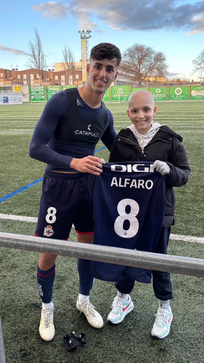 alexalfaroo37's tweet photo. Lo mas bonito de hoy ha sido poder conocerte Maria! Es increíble la luz que transmiten tus ojos ❤️ https://t.co/VHAygyp1In