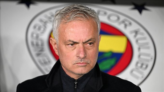 Mourinho: "Bugün kaybetmemiz imkansızdı, kaleye şut bile atamadılar. Maçı kazanmak için gol atmanız gerekiyor. İnanılmaz pozisyonlar ürettik ve bunları kaçırmak, atmaktan daha zordu."
Fenerbahçe - Samsunspor #FBvSAM