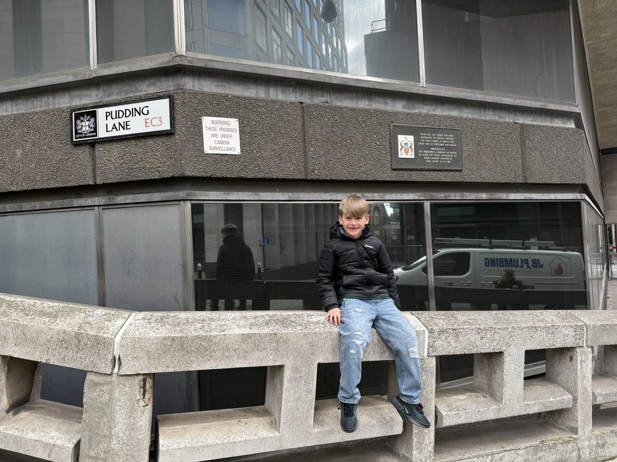 a1mee_s's tweet photo. @Lakeside_Sch Joel has had a fabulous weekend exploring his favourite city 🇬🇧 https://t.co/SuxWE3KUJZ