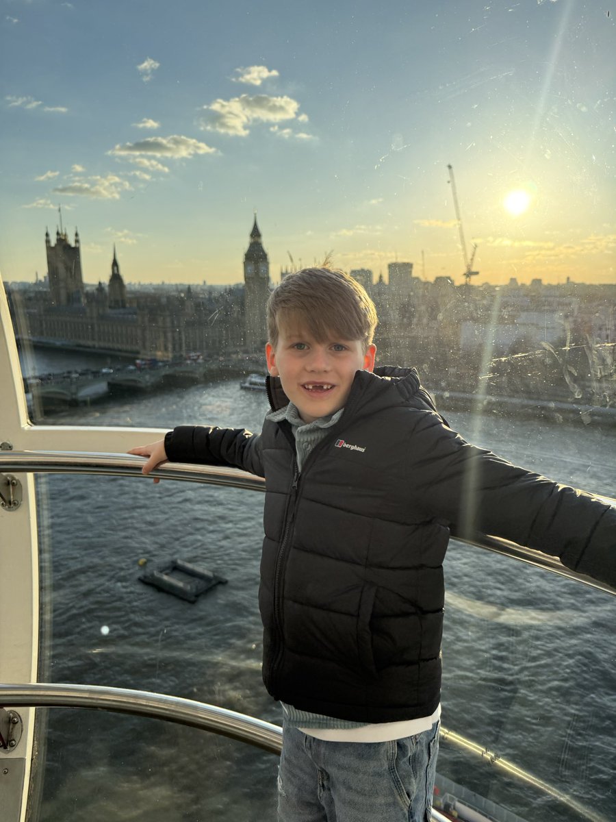 a1mee_s's tweet photo. @Lakeside_Sch Joel has had a fabulous weekend exploring his favourite city 🇬🇧 https://t.co/SuxWE3KUJZ