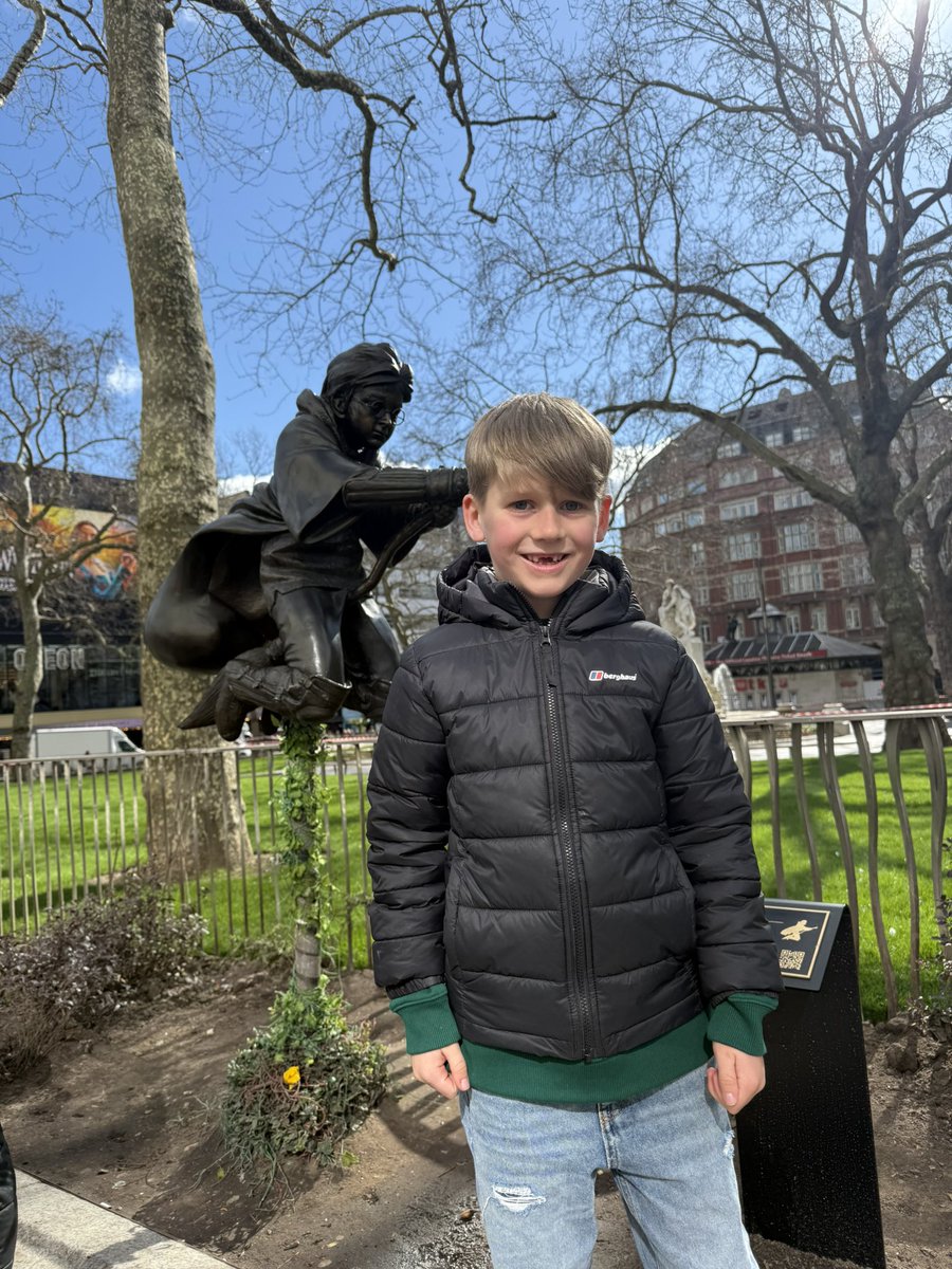 a1mee_s's tweet photo. @Lakeside_Sch Joel has had a fabulous weekend exploring his favourite city 🇬🇧 https://t.co/SuxWE3KUJZ