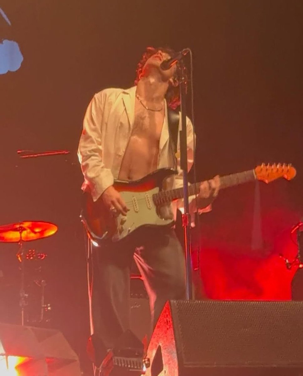 best of elijah hewson (@dailyhewson) on Twitter photo 