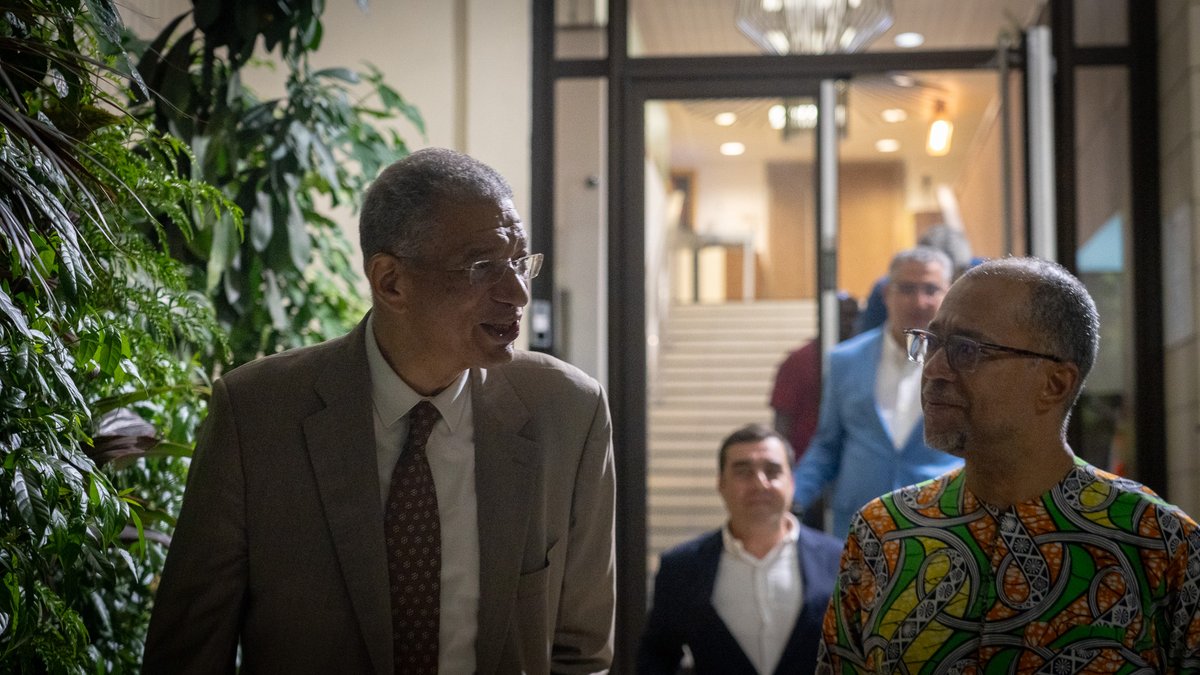 undpgabon's tweet photo. M. Lionel Zinsou, ancien Premier ministre du Bénin, est à Libreville pour les Assises Nationales qui se tiendront demain ! 🇬🇦 Il interviendra sur les investissements privés favorables et les nouvelles approches de financement dans le contexte gabonais.

➡️ https://t.co/tdhPIqVKpb https://t.co/KpTXsOtePv