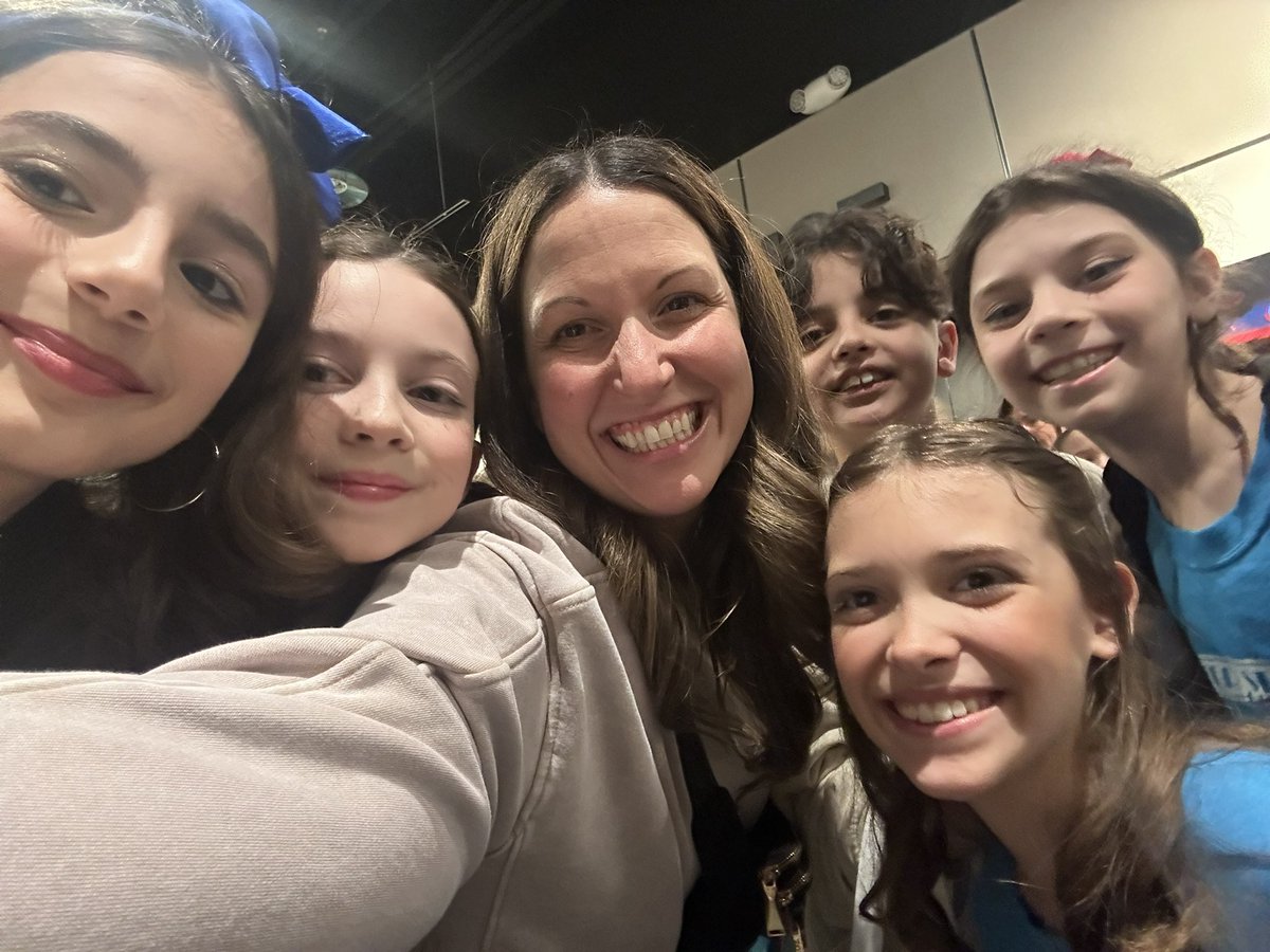 MsDishian's tweet photo. Love me a great show! Especially when my students are in it!! https://t.co/TjkHsNpoRz