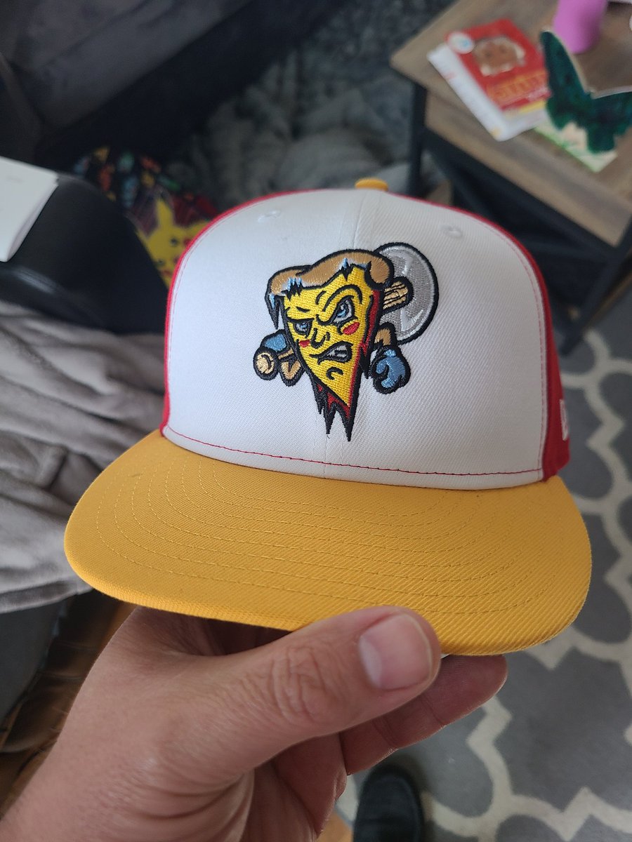diehardbrewer's tweet photo. @TimberRattlers just got back from spring training to find my new minor league hat! #frozenpizzas @Brewers @MiLB https://t.co/X59vSr0xzA
