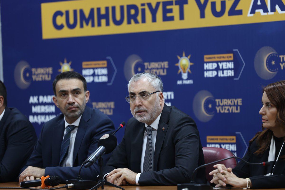 isikhanvedat's tweet photo. Azim ve kararlılıklarını ilk günkü gibi muhafaza eden AK Parti kadrolarımız ile Mersin’de bir araya geldik.
 
Türkiye Yüzyılı başarılarımızı birlikte tarihe geçireceğiz.
 
İl Başkanımız Sayın @AdemAldemir33’e ve @akpartimersin teşkilatımıza teşekkür ediyorum. https://t.co/IwgkZccn3q