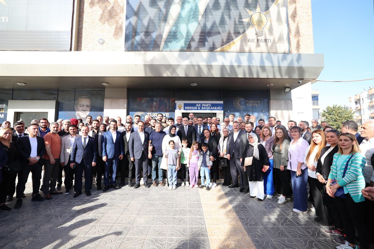 isikhanvedat's tweet photo. Azim ve kararlılıklarını ilk günkü gibi muhafaza eden AK Parti kadrolarımız ile Mersin’de bir araya geldik.
 
Türkiye Yüzyılı başarılarımızı birlikte tarihe geçireceğiz.
 
İl Başkanımız Sayın @AdemAldemir33’e ve @akpartimersin teşkilatımıza teşekkür ediyorum. https://t.co/IwgkZccn3q