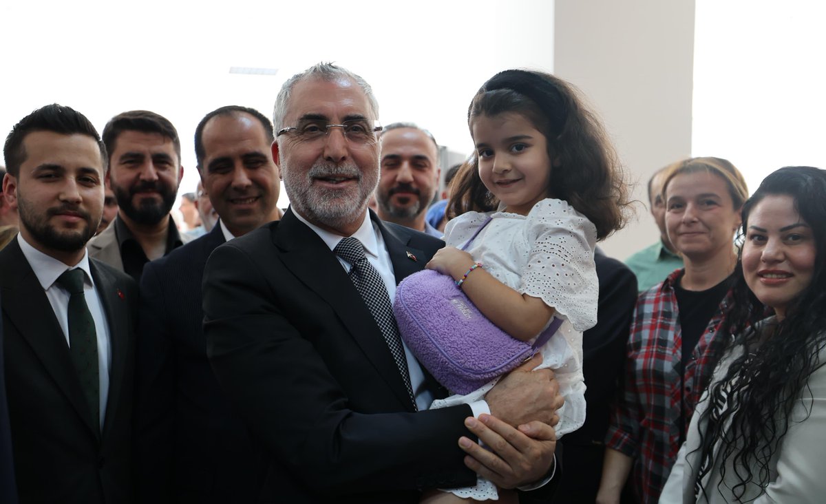 isikhanvedat's tweet photo. Azim ve kararlılıklarını ilk günkü gibi muhafaza eden AK Parti kadrolarımız ile Mersin’de bir araya geldik.
 
Türkiye Yüzyılı başarılarımızı birlikte tarihe geçireceğiz.
 
İl Başkanımız Sayın @AdemAldemir33’e ve @akpartimersin teşkilatımıza teşekkür ediyorum. https://t.co/IwgkZccn3q