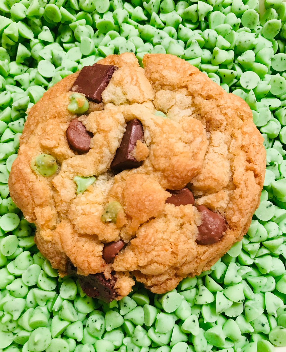 kheascookies's tweet photo. 😍🌱For those who love mint…
🍪🌱🍫🤩We get rave reviews on our 
Mint Chocolate Chunk Chip.👏😊

🤗💥🌱FYI:  Mint Chocolate Chunk Chip is our Seasonal Cookie for March/April!
🍪💕
#kheascookielove
⬇️
Find Our Cookies At:
https://t.co/9TJyhmCL0a https://t.co/Ga67enMzR9