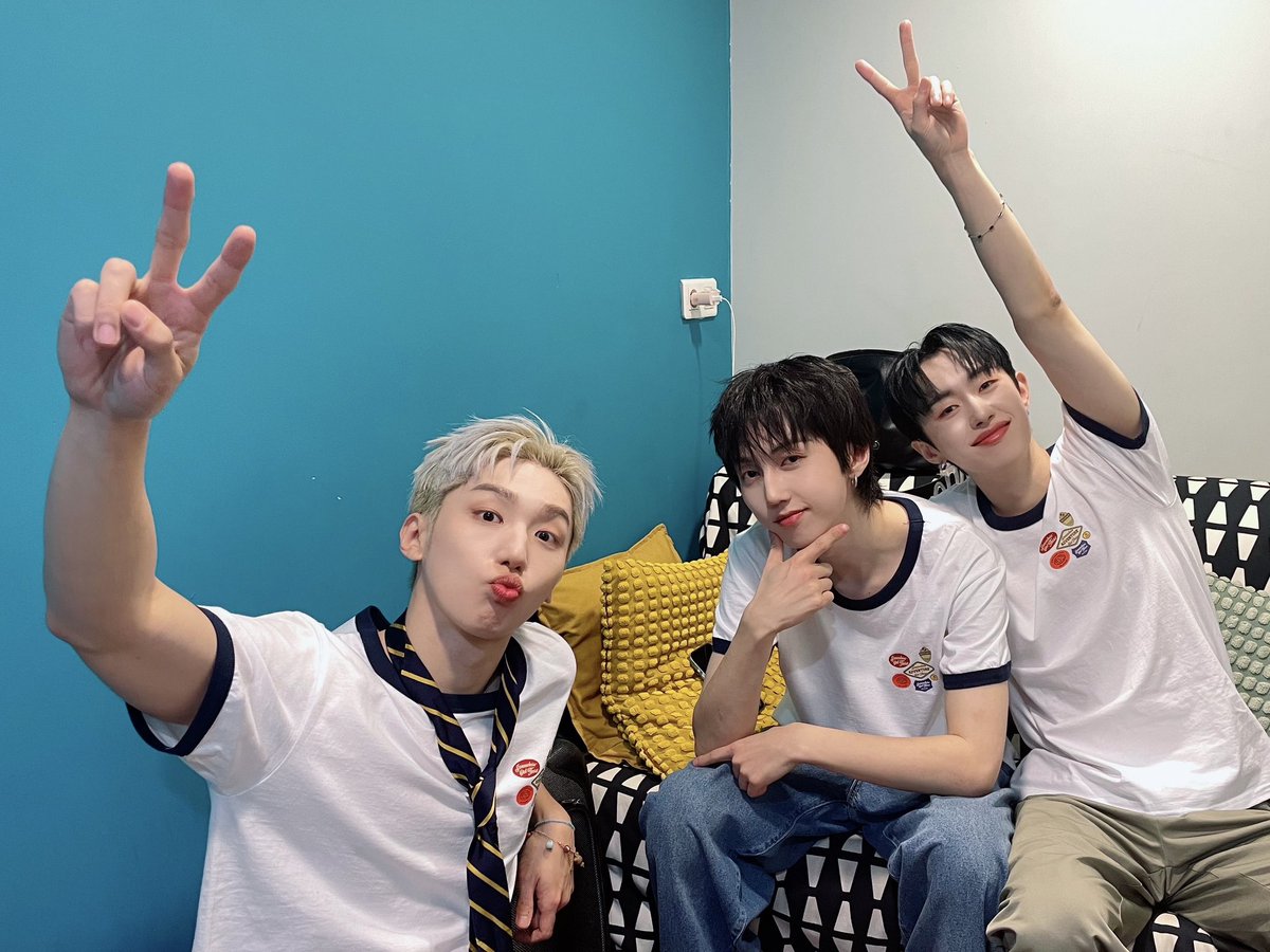 NarachanFr's tweet photo. _TWITTER_170325_

"On My Way To You
#Fance

Le concert en France était vraiment amusant 😎
Merci de nous avoir attendu si longtemps, et merci d'être revenue nous voir ❤️
On revient bientôt !!"

#MONT #Narachan 
-Woo https://t.co/LVRI4I0GGS