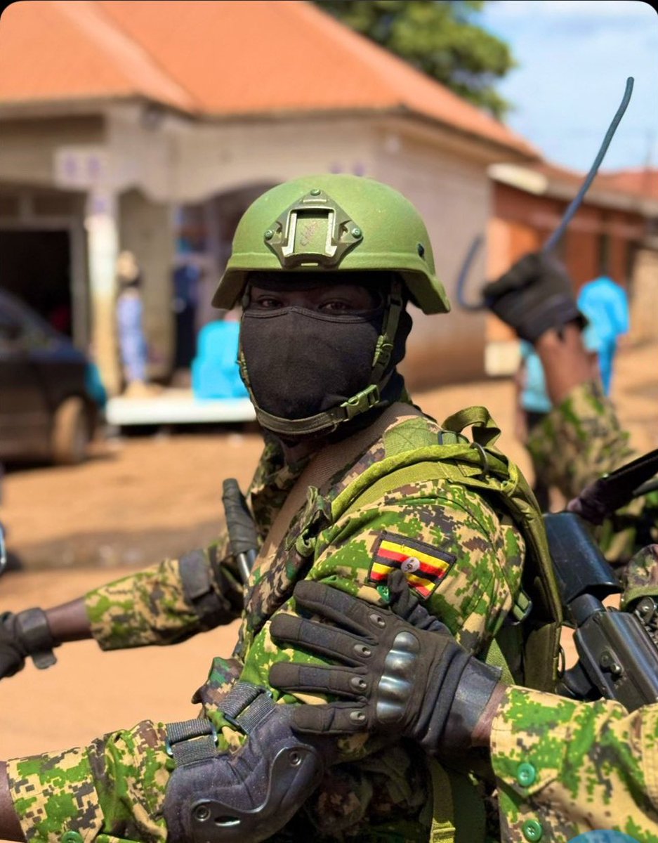 Gen_Rwashande_'s tweet photo. I got his name and rank. Tomorrow I'm promoting him for excellent service to UPDF! https://t.co/zSKd32Yauc