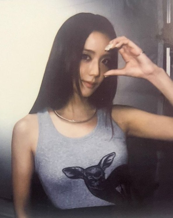 jisoospic's tweet photo. LORD https://t.co/vjWkSBakys
