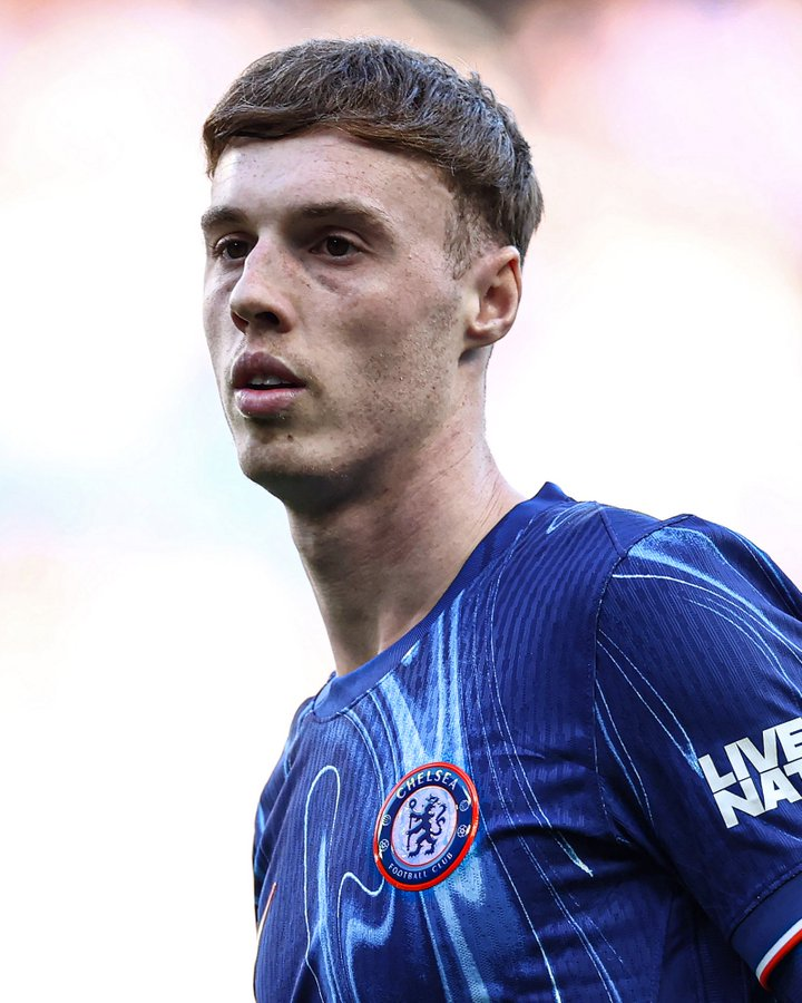 BuzzWithAshok's tweet photo. Today was the first time Chelsea are without Cole Palmer in their Premier League starting XI since 23 April 2024, when they lost 5-0 to Arsenal at the Emirates 👀

They just lost 1-0 at the Emirates 😅
#CFC | #ARSCHE https://t.co/W4wdLEIMi2