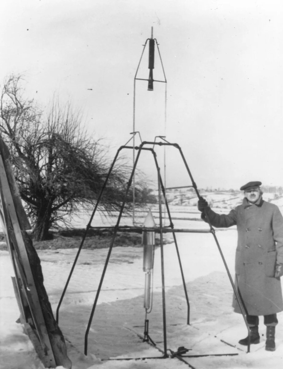 JPMajor's tweet photo. 99 years ago today Robert Goddard launched the first liquid-fueled rocket in a field in Auburn, Massachusetts. Although it only flew for 2.5 seconds, it proved his concept could work. https://t.co/5HX1Bt5TtV https://t.co/GdtYeolov9
