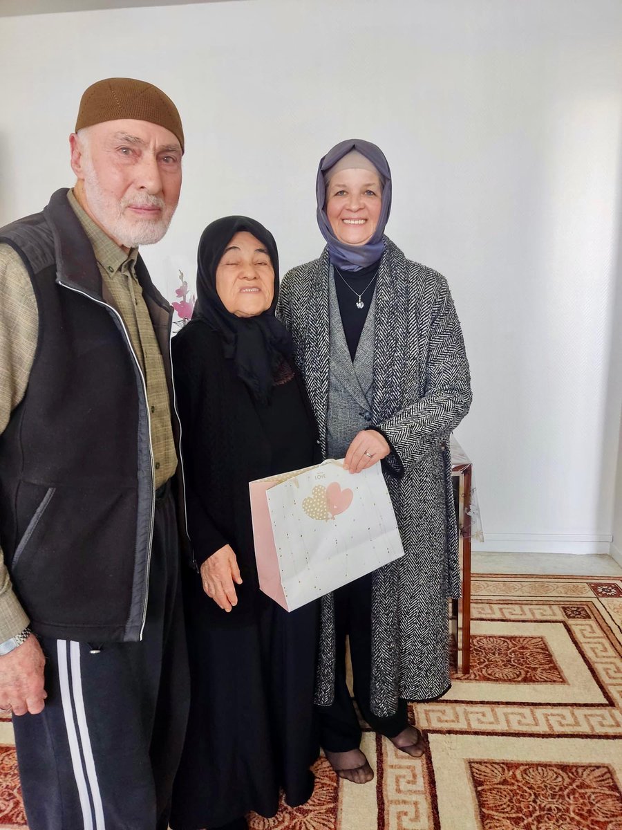 meryemgoka's tweet photo. 📍Fransa/ Paris

Fransa ziyaretlerimiz kapsamında kıymetli Ali amcamızı ve Kadir amcamızı ziyaret ederek hasbihal ettik, hayır dualarını aldık.🤲

Hayat hikayelerini dinlediğimiz büyüklerimize Cumhurbaşkanımız Sayın @RTErdogan ‘ın selamlarını ilettik, kendilerine sağlık ve afiyetler diledik.🌷

Bizleri muhabbetle karşılayan kıymetli büyüklerimize gönülden teşekkür ediyorum. 

@U_I_D
@AKPartyForeign
@uid_paris
@AKKADINGM
@Akparti