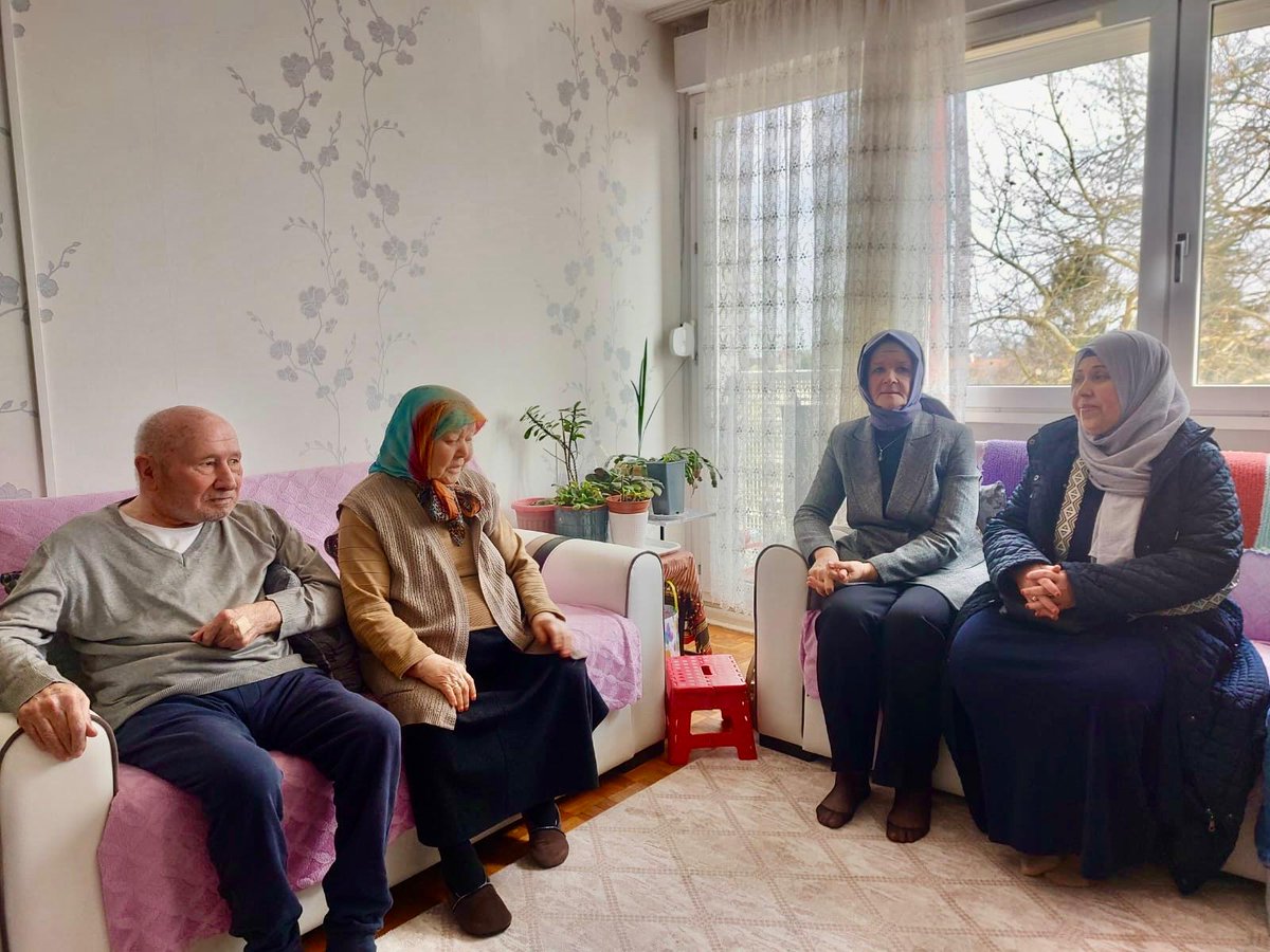 meryemgoka's tweet photo. 📍Fransa/ Paris

Fransa ziyaretlerimiz kapsamında kıymetli Ali amcamızı ve Kadir amcamızı ziyaret ederek hasbihal ettik, hayır dualarını aldık.🤲

Hayat hikayelerini dinlediğimiz büyüklerimize Cumhurbaşkanımız Sayın @RTErdogan ‘ın selamlarını ilettik, kendilerine sağlık ve afiyetler diledik.🌷

Bizleri muhabbetle karşılayan kıymetli büyüklerimize gönülden teşekkür ediyorum. 

@U_I_D
@AKPartyForeign
@uid_paris
@AKKADINGM
@Akparti