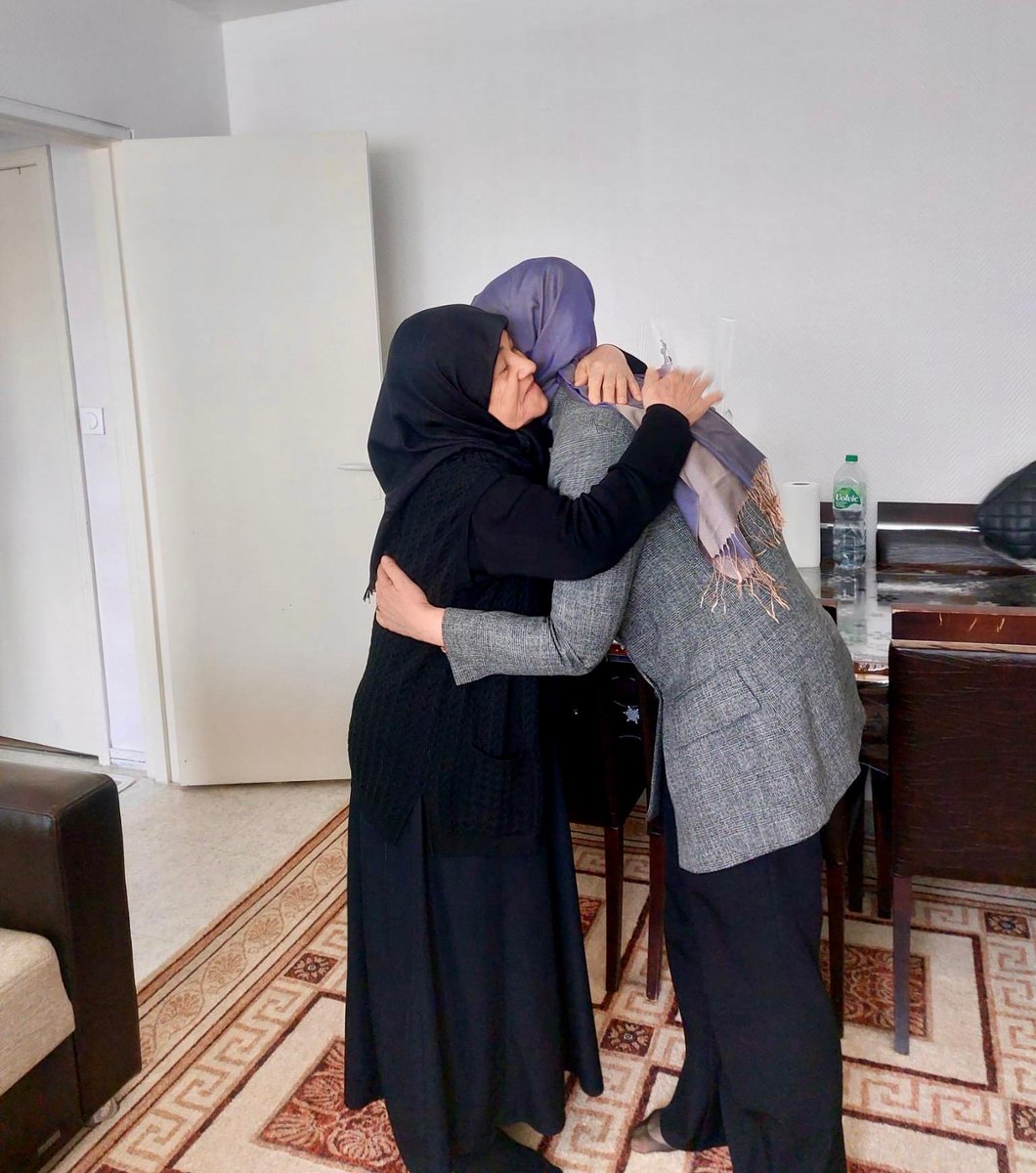 meryemgoka's tweet photo. 📍Fransa/ Paris

Fransa ziyaretlerimiz kapsamında kıymetli Ali amcamızı ve Kadir amcamızı ziyaret ederek hasbihal ettik, hayır dualarını aldık.🤲

Hayat hikayelerini dinlediğimiz büyüklerimize Cumhurbaşkanımız Sayın @RTErdogan ‘ın selamlarını ilettik, kendilerine sağlık ve afiyetler diledik.🌷

Bizleri muhabbetle karşılayan kıymetli büyüklerimize gönülden teşekkür ediyorum. 

@U_I_D
@AKPartyForeign
@uid_paris
@AKKADINGM
@Akparti