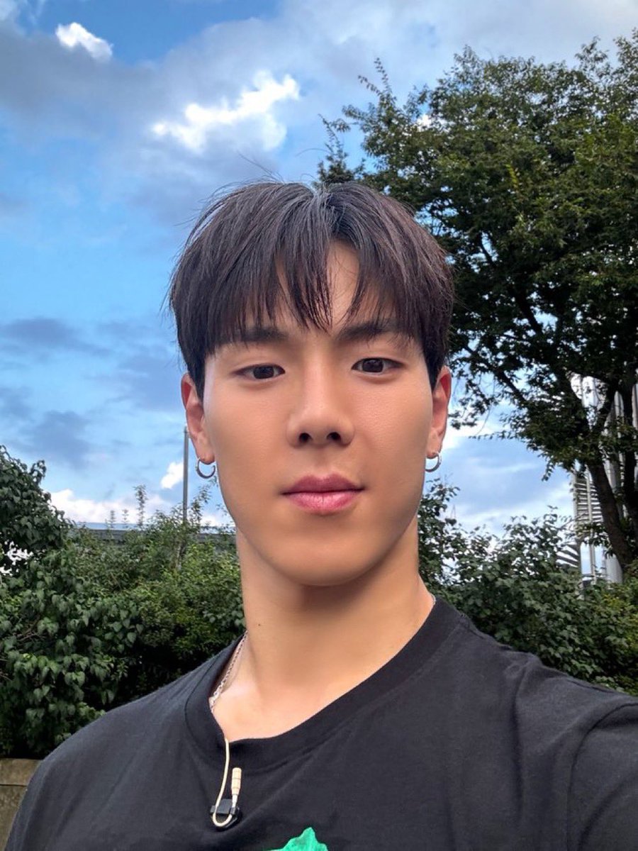 오빠는 여전히 셀카를 못찍고나..?