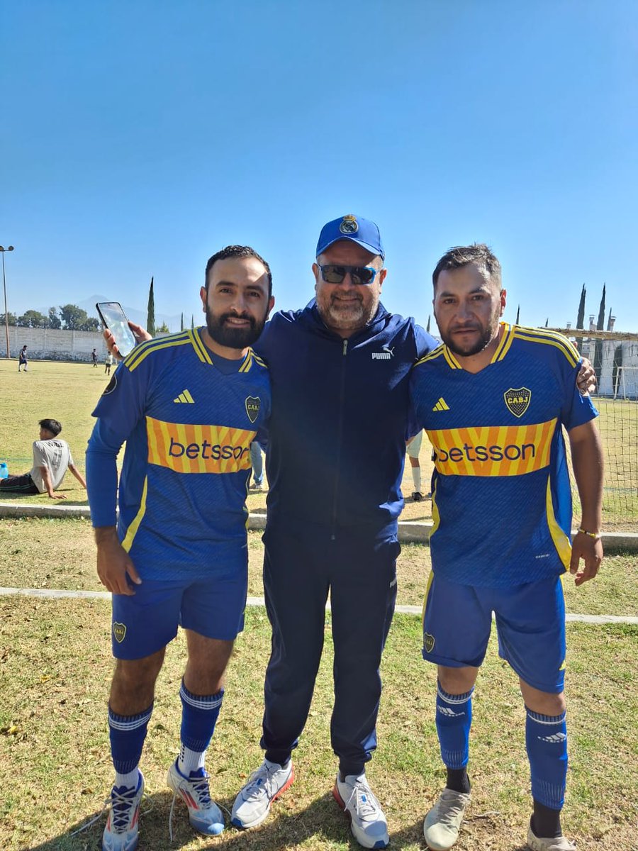 Tono_delaVega's tweet photo. Apoyando #ALaBanda jugando Cuartos de Final en el monumental #Xonaca con mi hijo @TonodelaVega1 y Miguel Martínez. Impulsando el deporte. @EnPuntoPuebla https://t.co/QxzHAFo6cJ